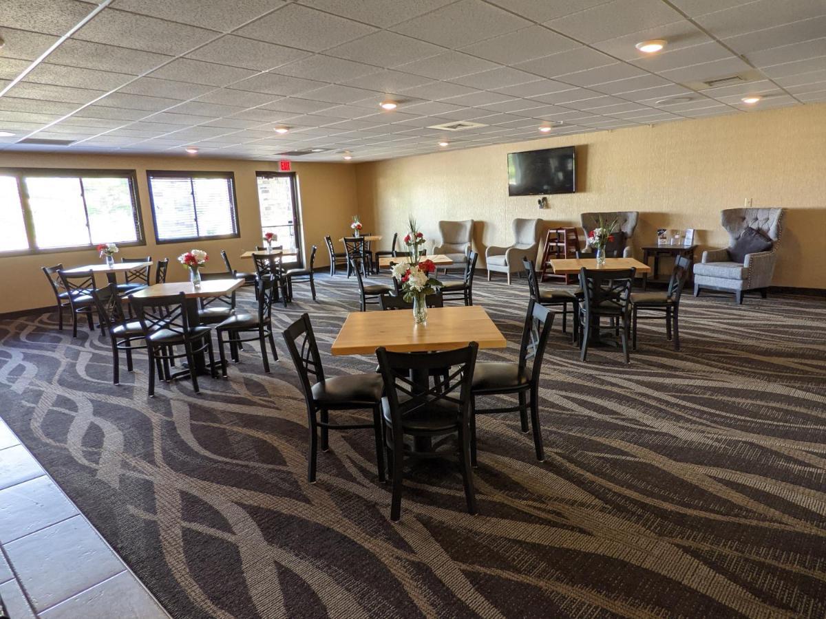Cobblestone Inn & Suites - Merrill Exteriér fotografie