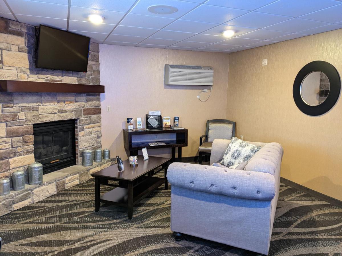 Cobblestone Inn & Suites - Merrill Exteriér fotografie