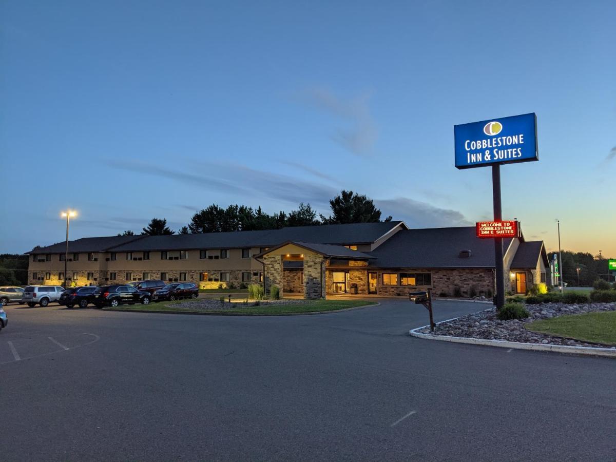 Cobblestone Inn & Suites - Merrill Exteriér fotografie