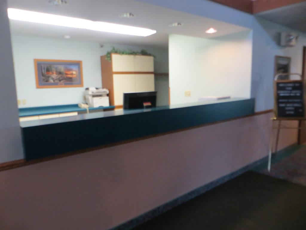 Cobblestone Inn & Suites - Merrill Exteriér fotografie