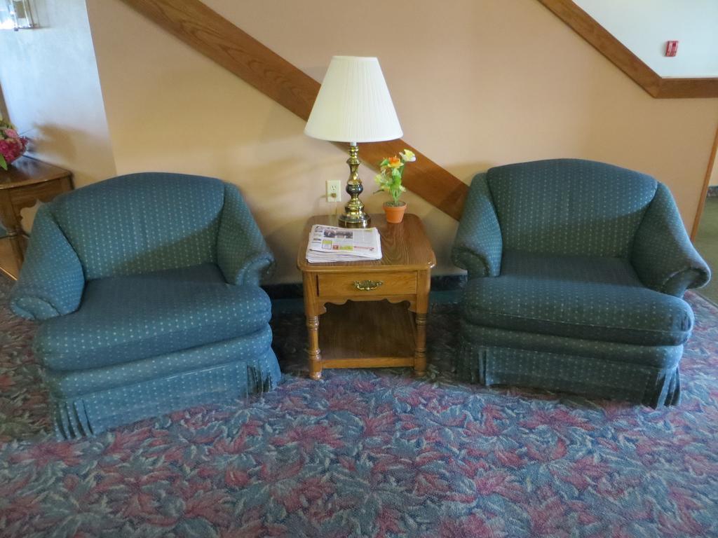 Cobblestone Inn & Suites - Merrill Exteriér fotografie