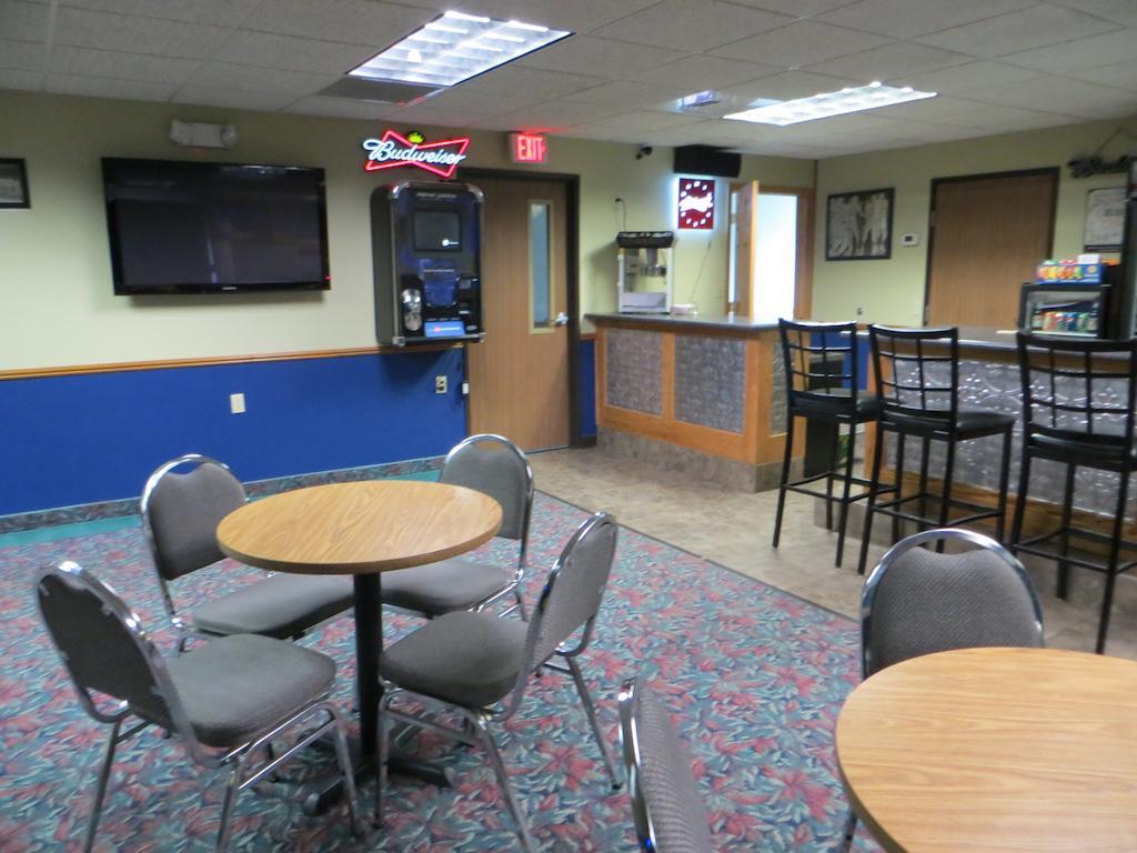 Cobblestone Inn & Suites - Merrill Exteriér fotografie