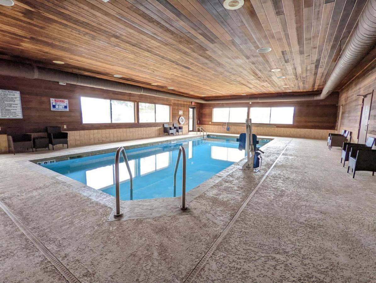 Cobblestone Inn & Suites - Merrill Exteriér fotografie