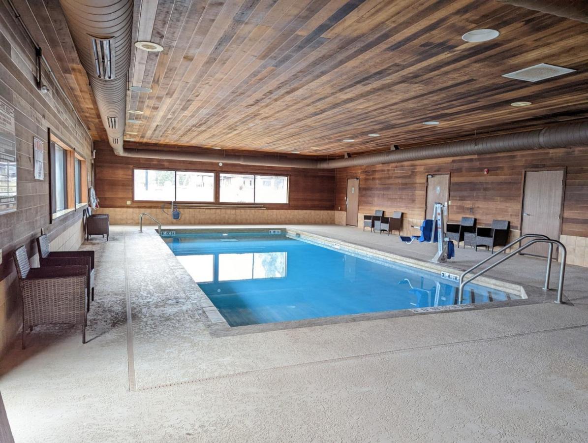 Cobblestone Inn & Suites - Merrill Exteriér fotografie