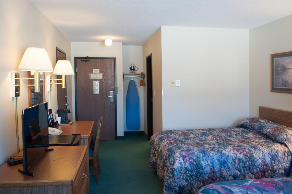 Cobblestone Inn & Suites - Merrill Exteriér fotografie