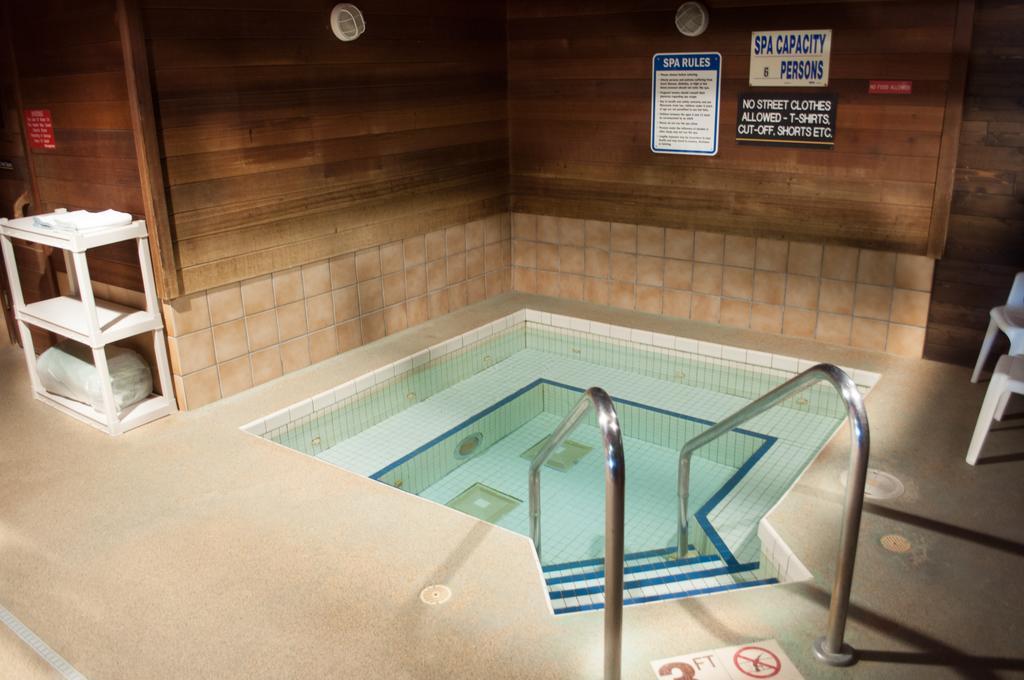 Cobblestone Inn & Suites - Merrill Exteriér fotografie