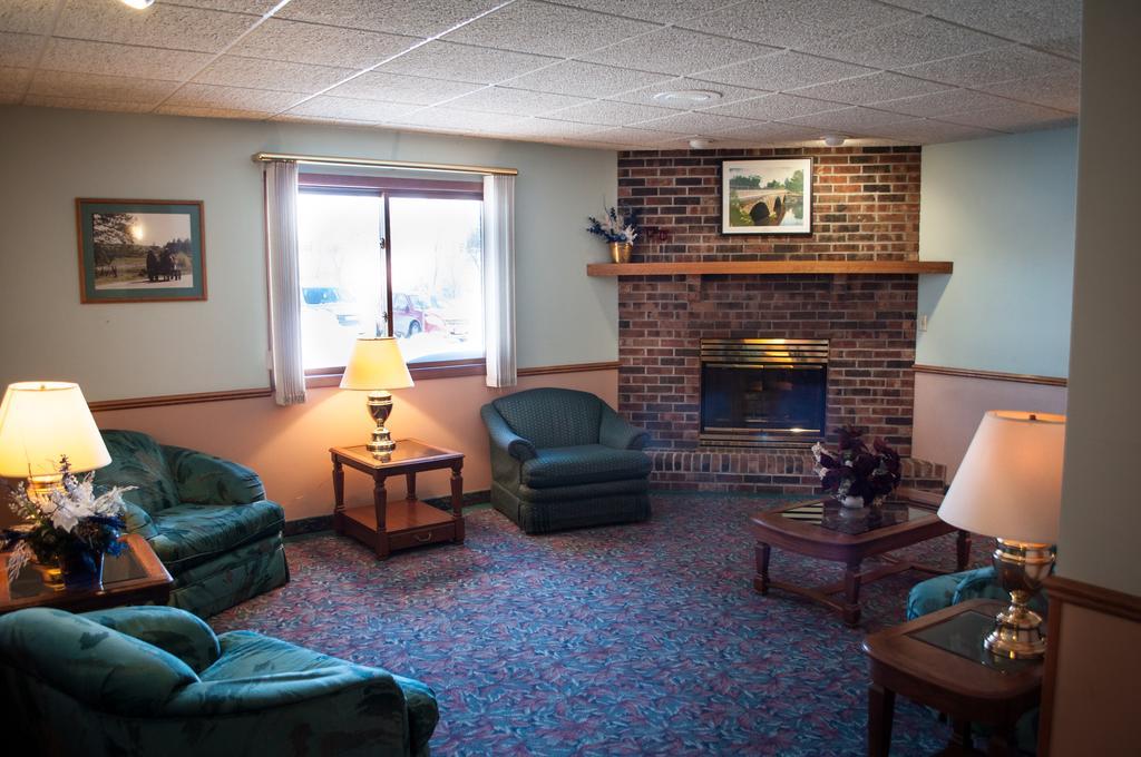 Cobblestone Inn & Suites - Merrill Exteriér fotografie