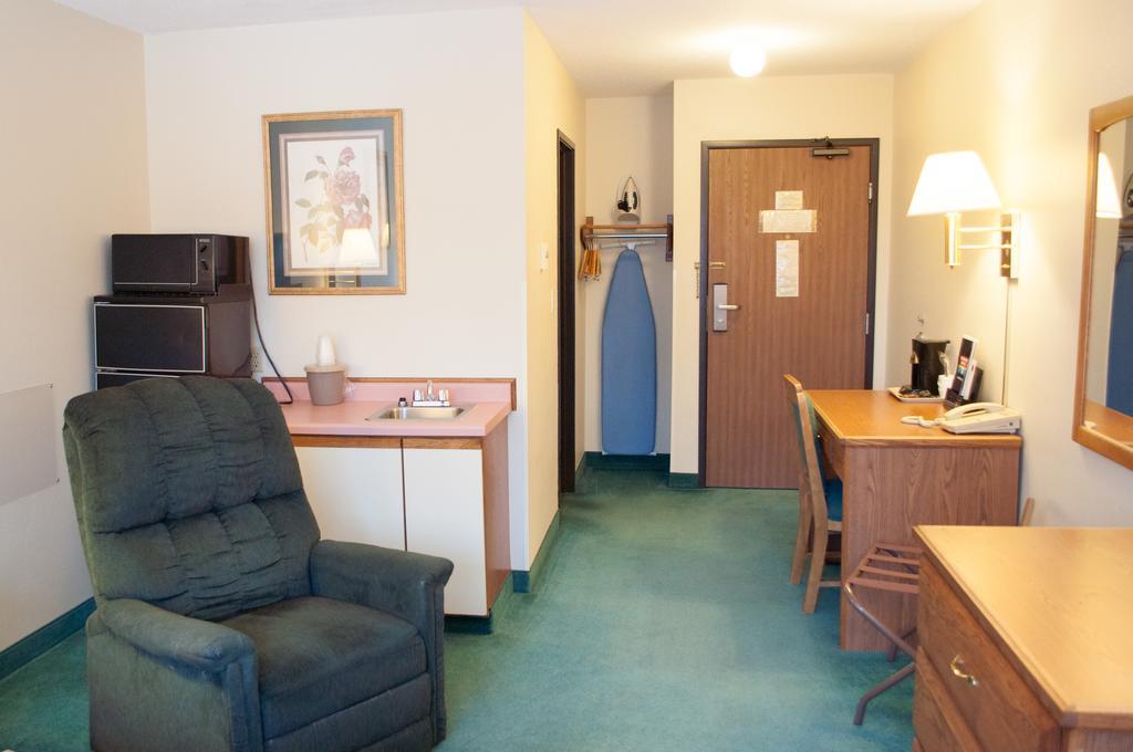 Cobblestone Inn & Suites - Merrill Exteriér fotografie
