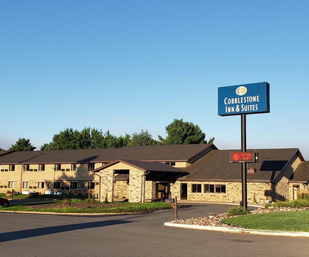 Cobblestone Inn & Suites - Merrill Exteriér fotografie